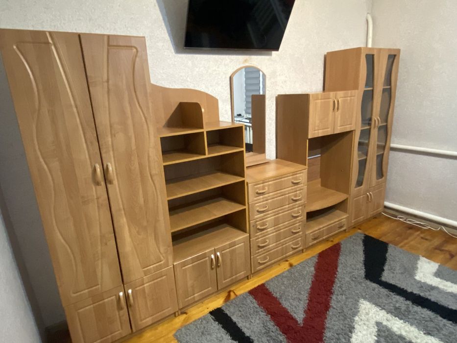 Продам одно спальне дерев'яне ліжко і стєнку