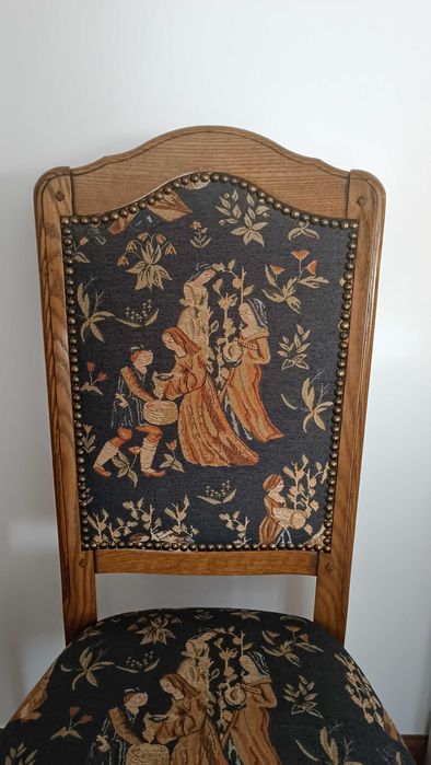 Cadeira em madeira e tecido