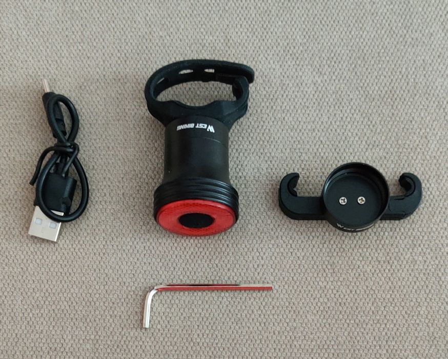 lampa rowerowa tylna WEST BIKING, auto wł + hamowanie, 400 mAh