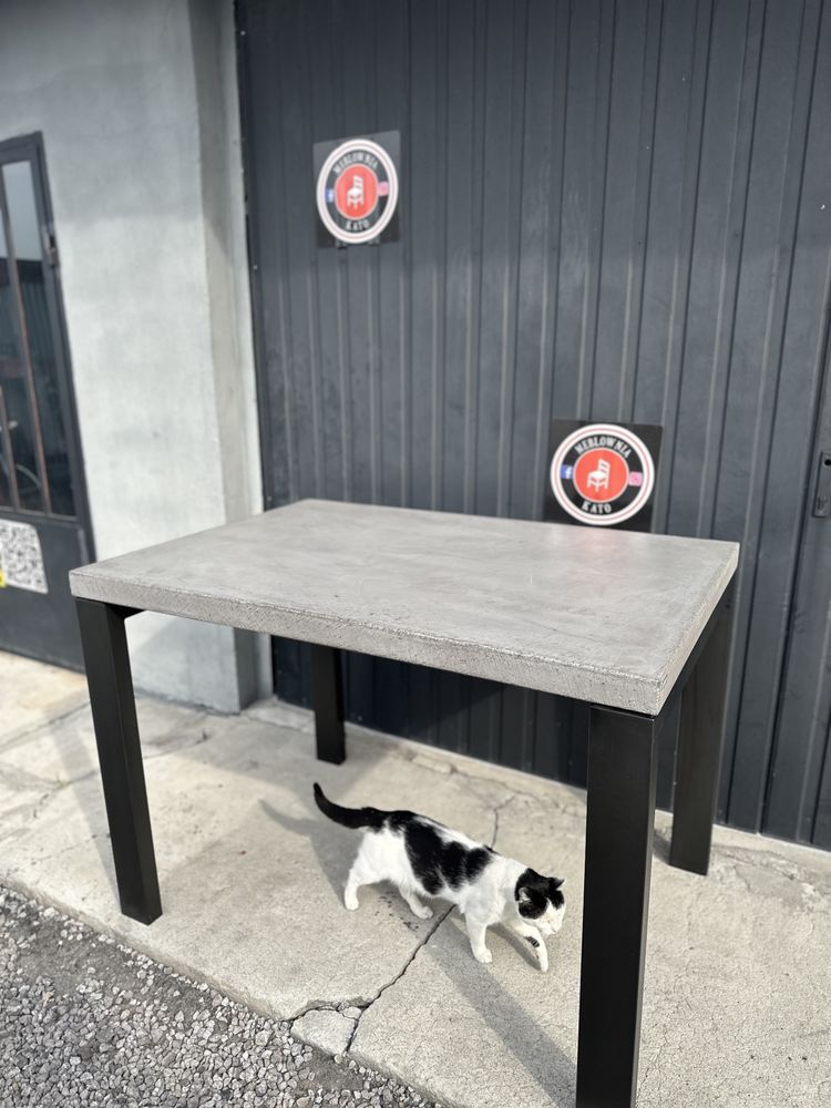 Meblownia stol beton i stal