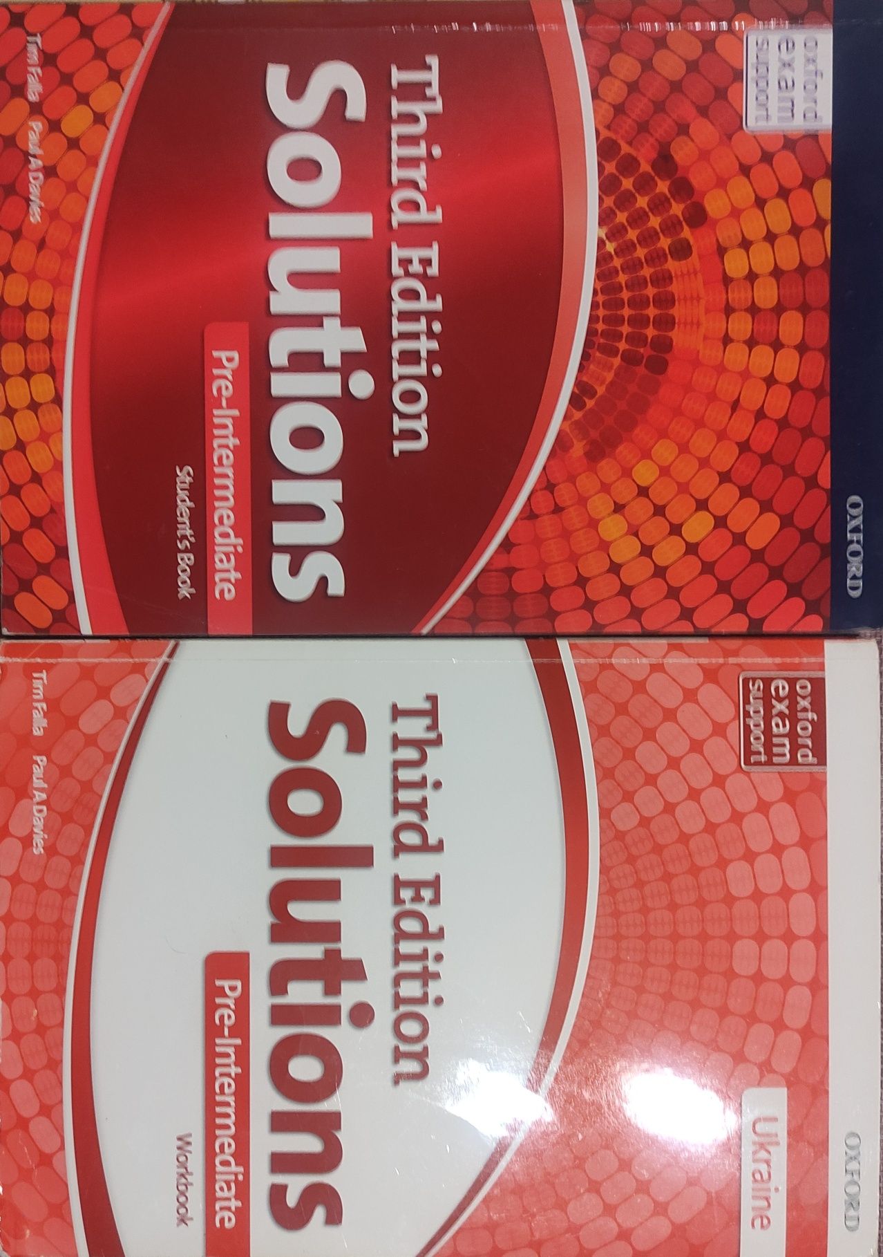 Книги Solutions Pre-intermediate Students book & workbook