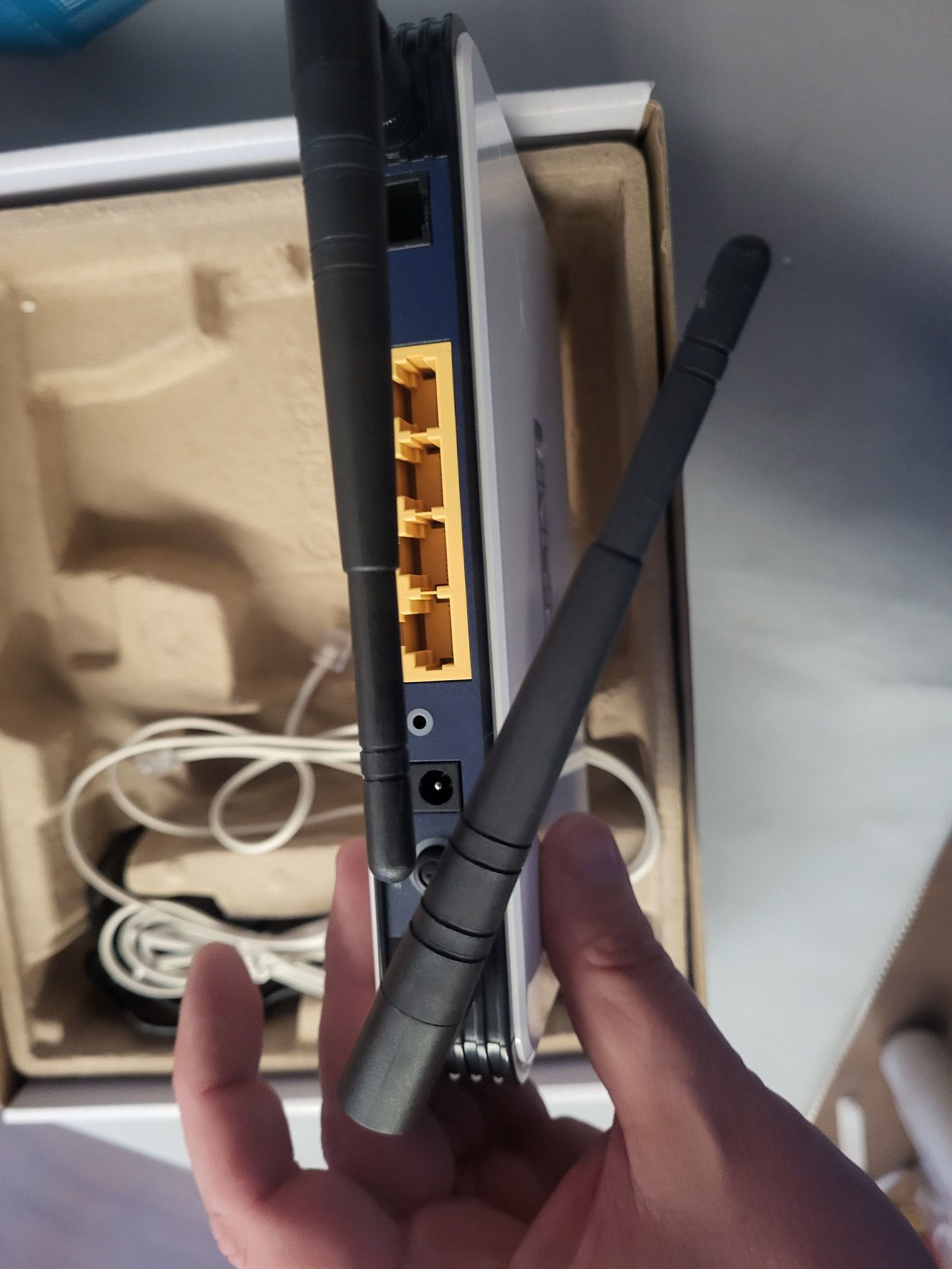 Sprzedam w pełni sprawny router TP-LINK TD-W8960N.(Jak nowy]