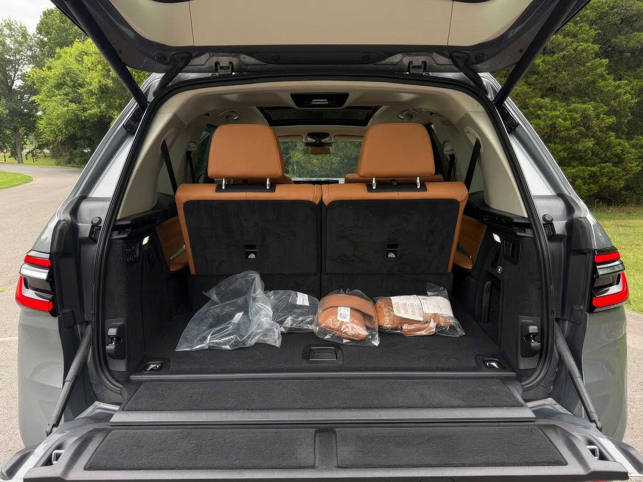 2023    BMW   X7