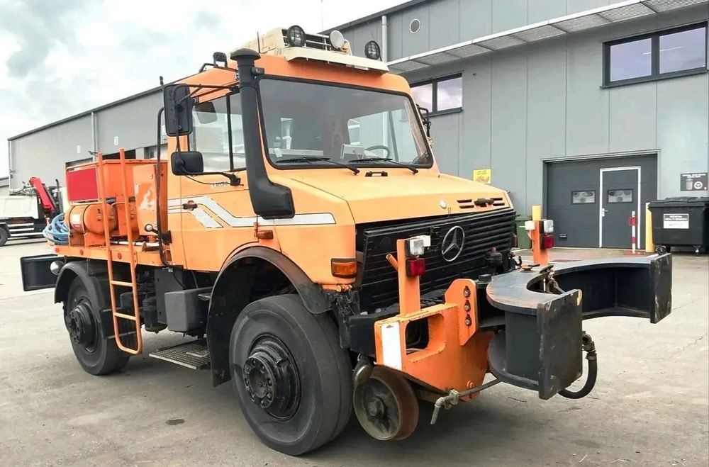 Unimog UNIMOG U1650 4x4 Dwudrogowy ZAGRO Kolej Kolejowy do jazdy po torach  UNIMOG U1650 4x4 Dwudrogowy Zagro Kolej Kolejowy do jazdy po torach