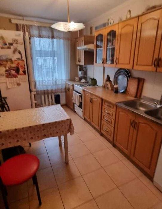 Продам зх комнатную квартиру нп Холодной Горе в кирпичном доме