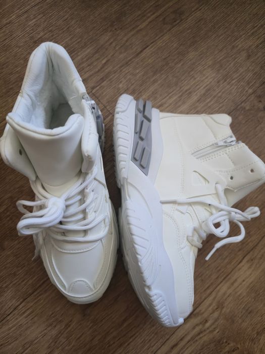 Кросівки жіночі зимові