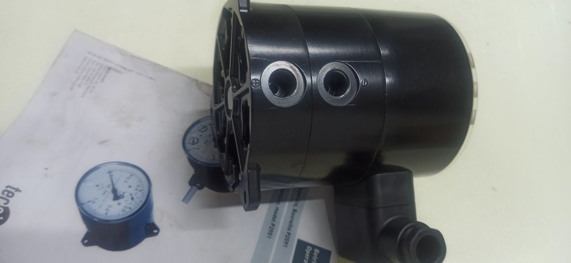Przetwornik ciśnienia i Manometr różnicowy P2591