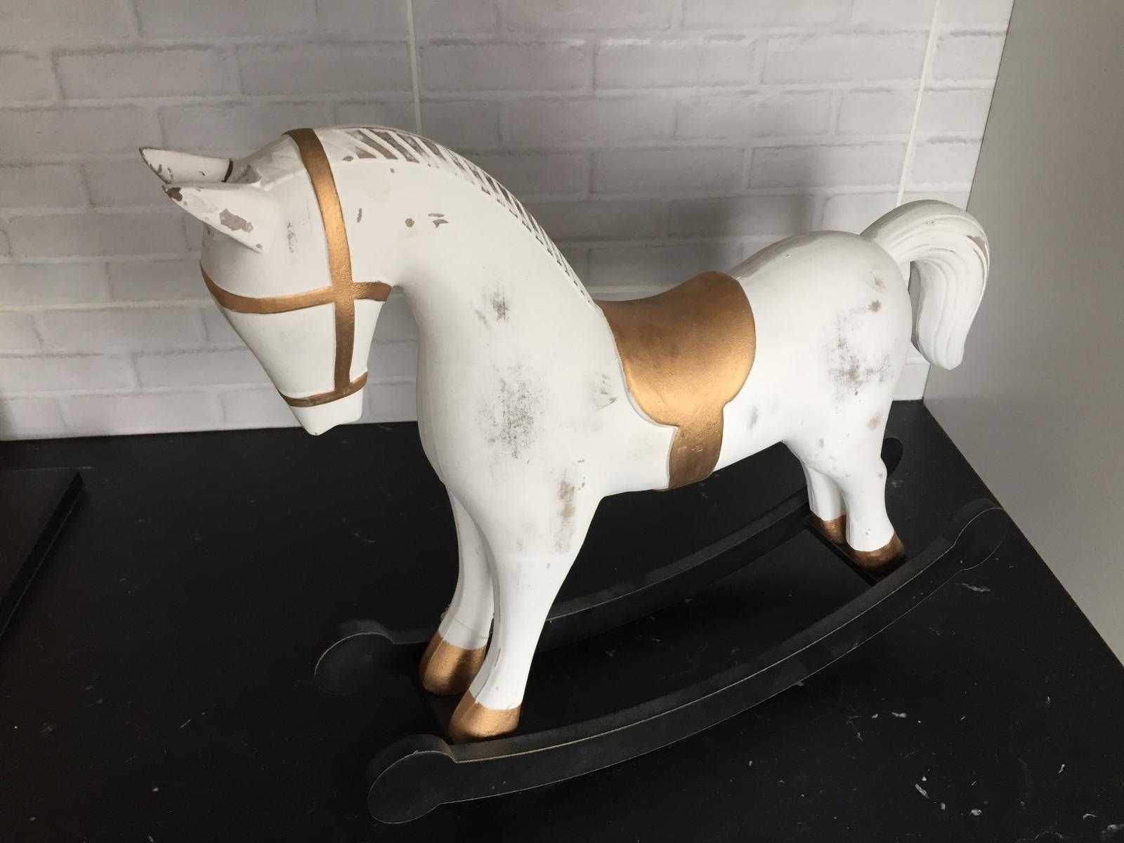 Dekohelden24 Drewniany koń, biały ze złotymi detalami. 12 x 49 x 40 cm