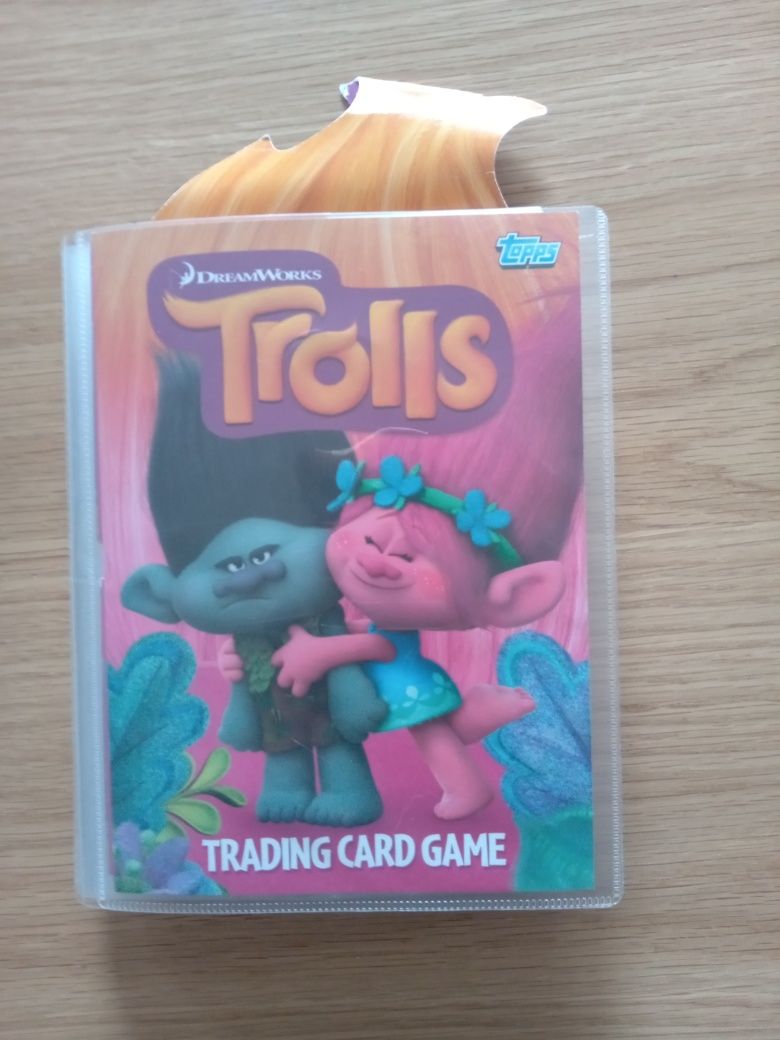 Album z kartami z bajki Troll. 176 kart i 36 naklejek kolekcjonerskich