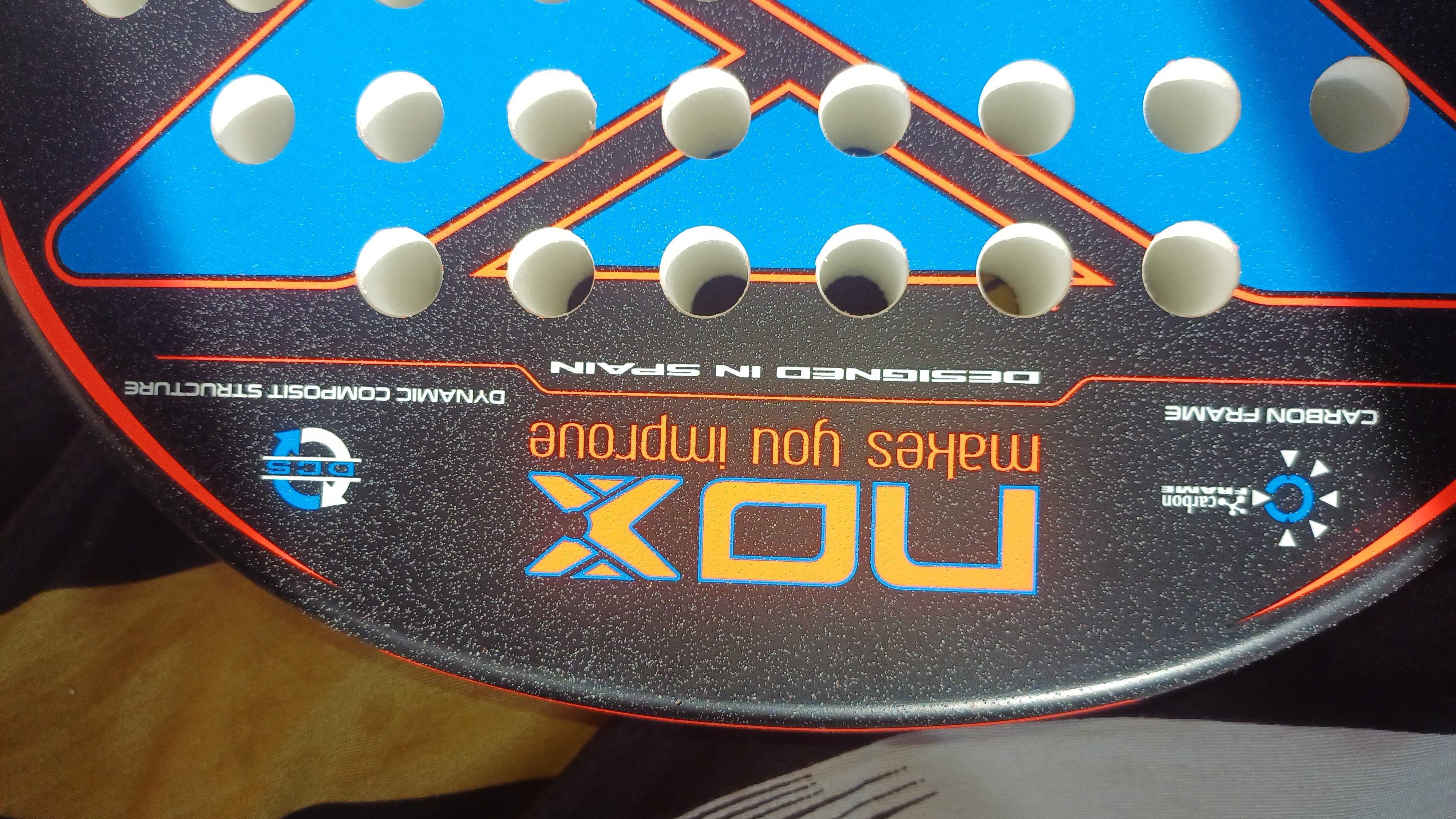 Raquete de Padel NOX - Construção em Fibra de Carbono 3K