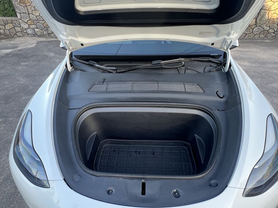 Tesla Model Y Long range Dual Motor 82.5 квт 2023 рік