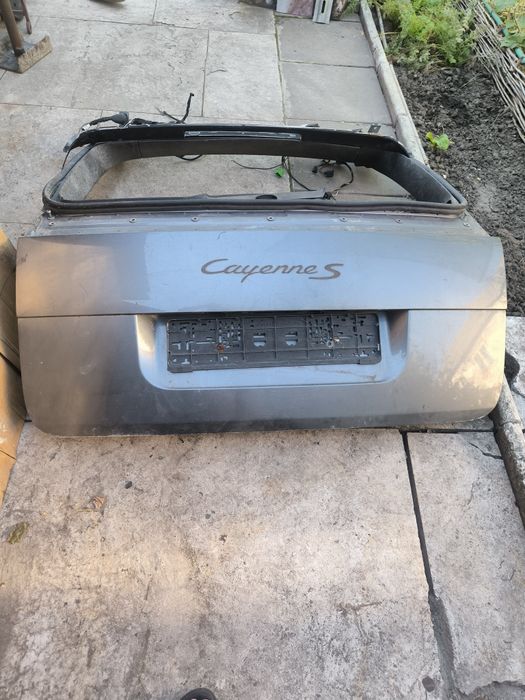 Задняя ляда Porsche Cayenne.