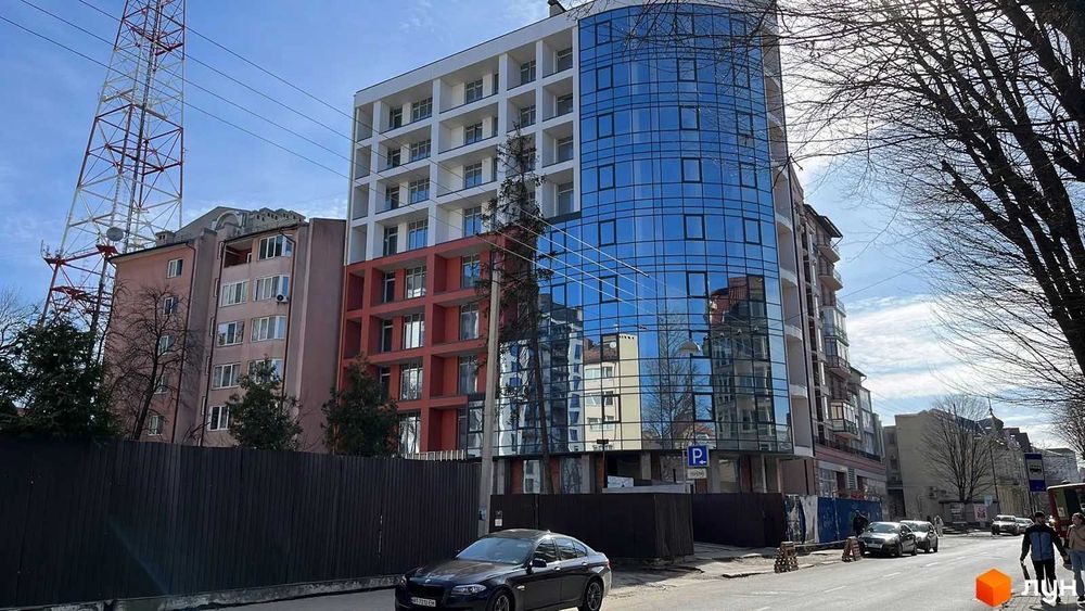 Продається комерційне приміщення вільного призначення в центрі!