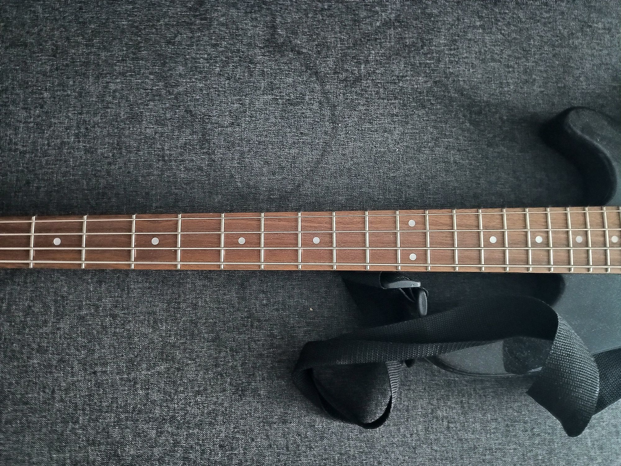 Gitara basowa Vision