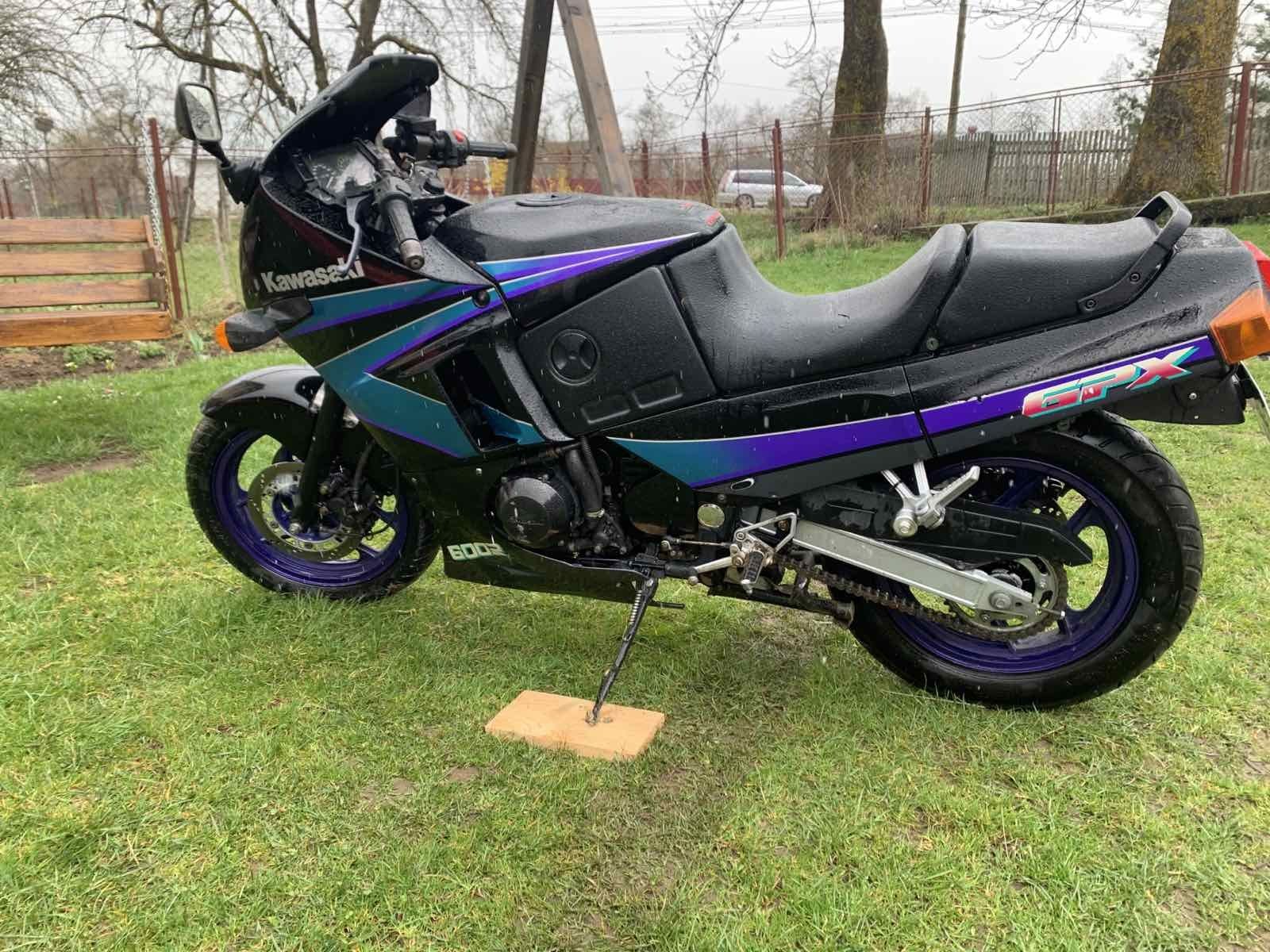 Kawasaki GPX600R 600r