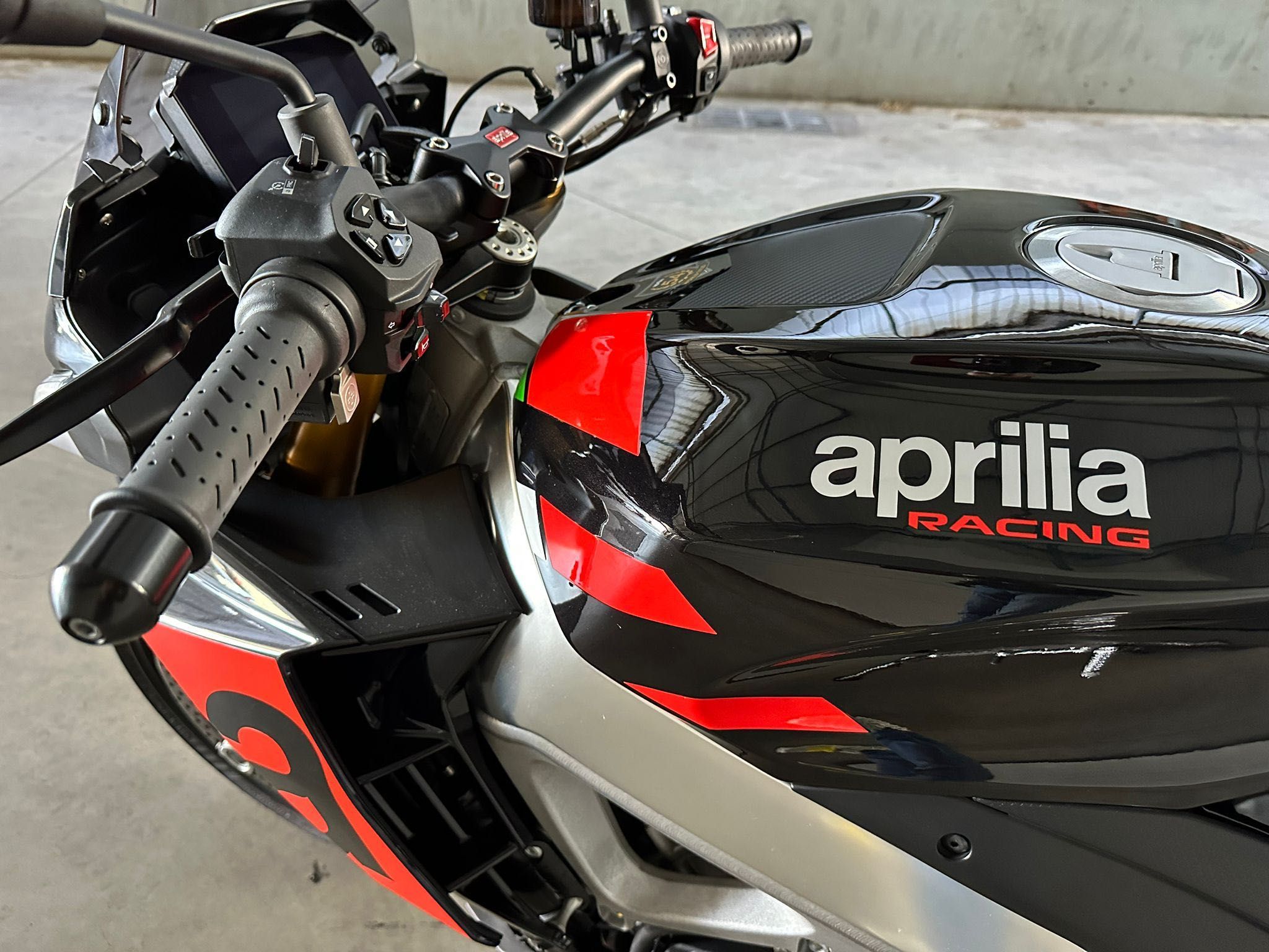 Aprilia Tuono V4 Factory