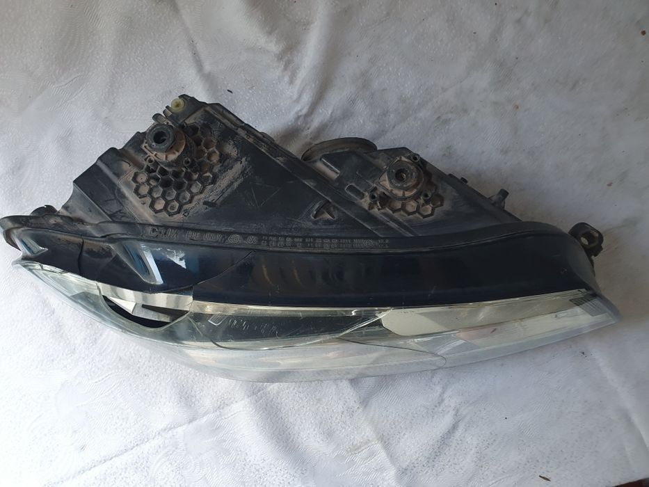 Lampa prawa vw Caddy Europa Uszkodzona