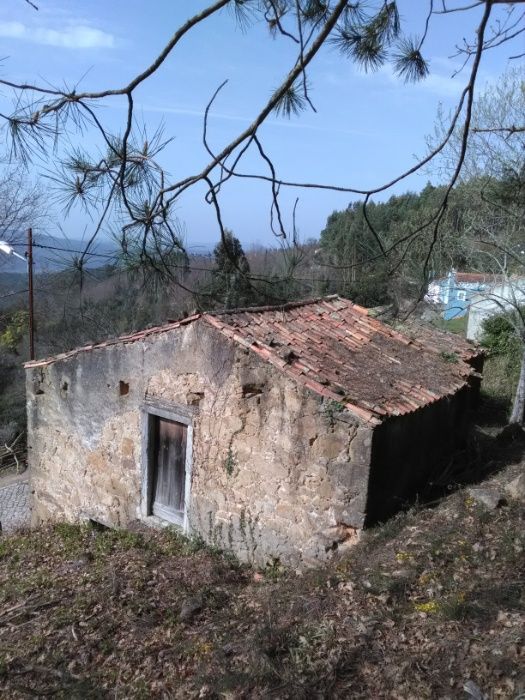 casa em pedra para recuperar -Pomar da serra-Espinhal