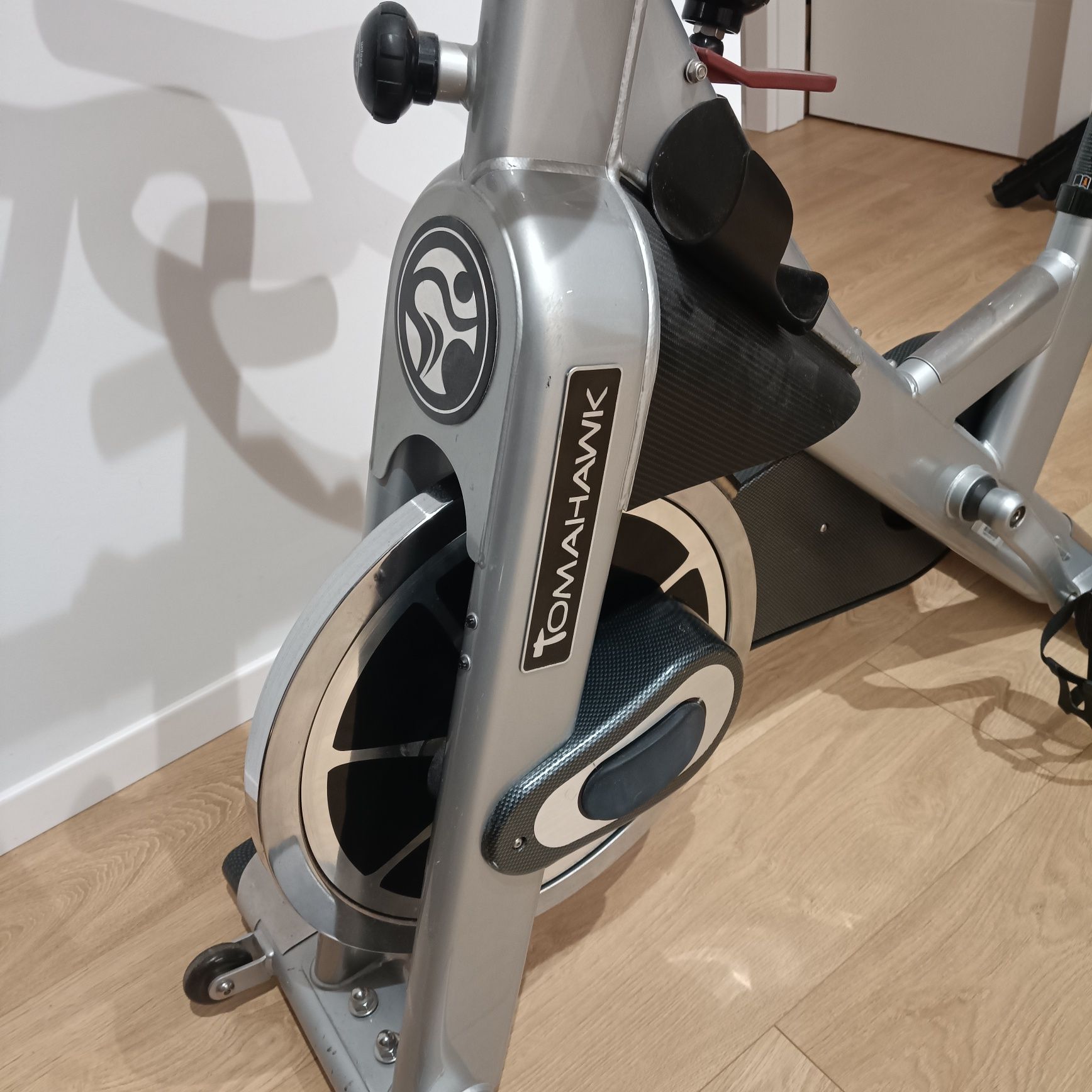 Rower stacjonarny spinningowy Tomahawk S-Series - napęd paskowy