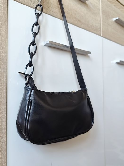 Mała torebka bagietka czarna łańcuchy impreza Y2K