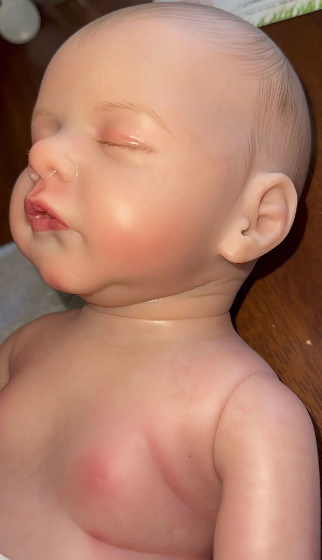 Realistyczna lalka Reborn śpiący bobas chłopiec do kąpieli