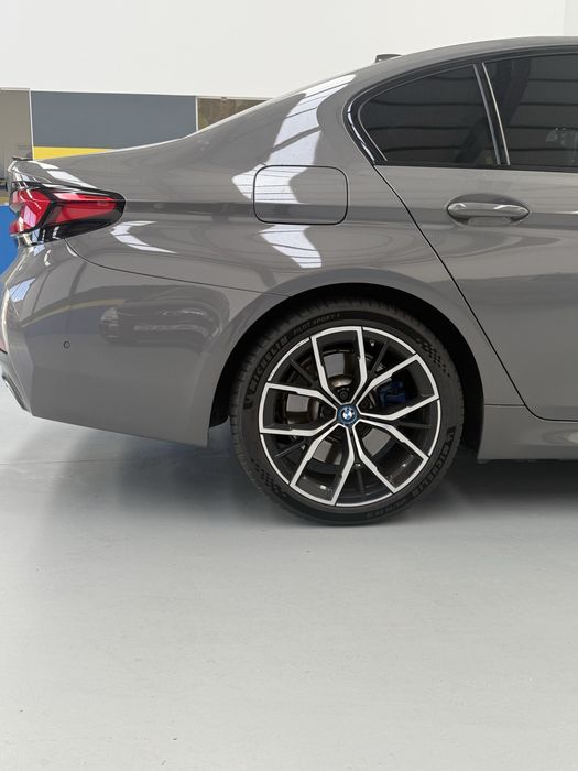 BMW 530e Pack M como novo