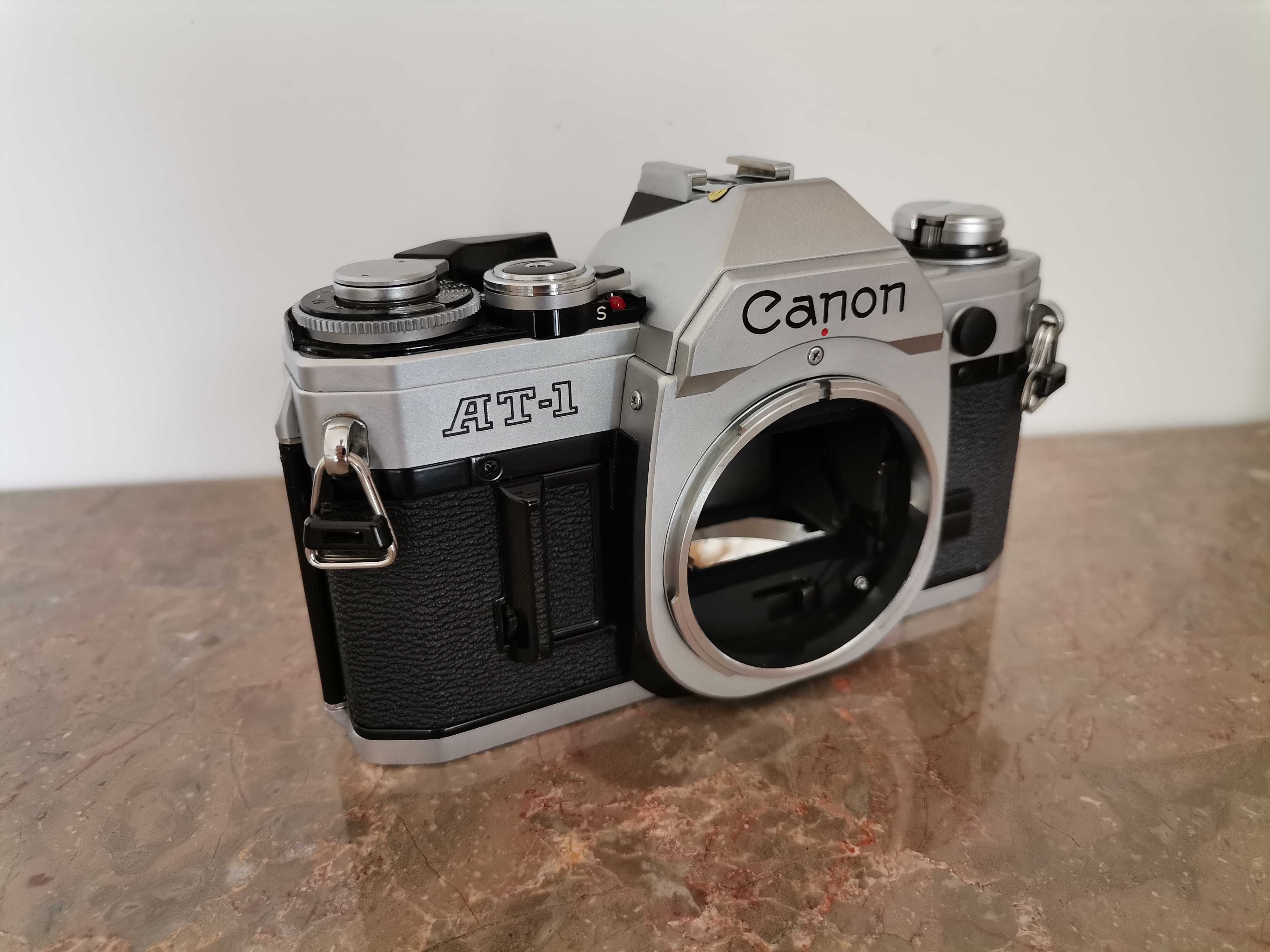 Câmara Canon AT-1