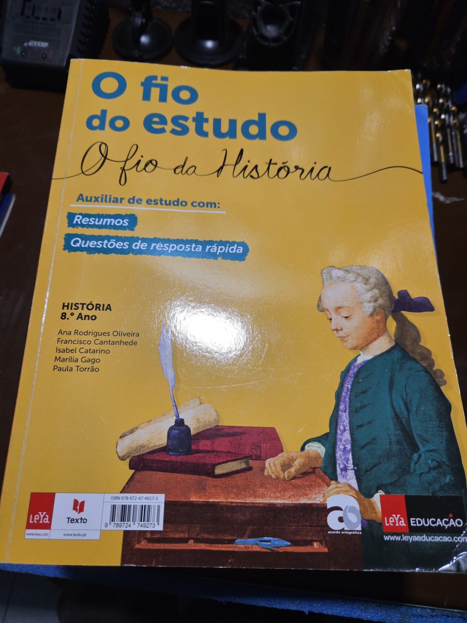 Livros escolares 8°ano