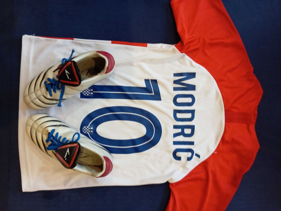 Buty do grania w piłkę ASEMS plus gratis koszulka.