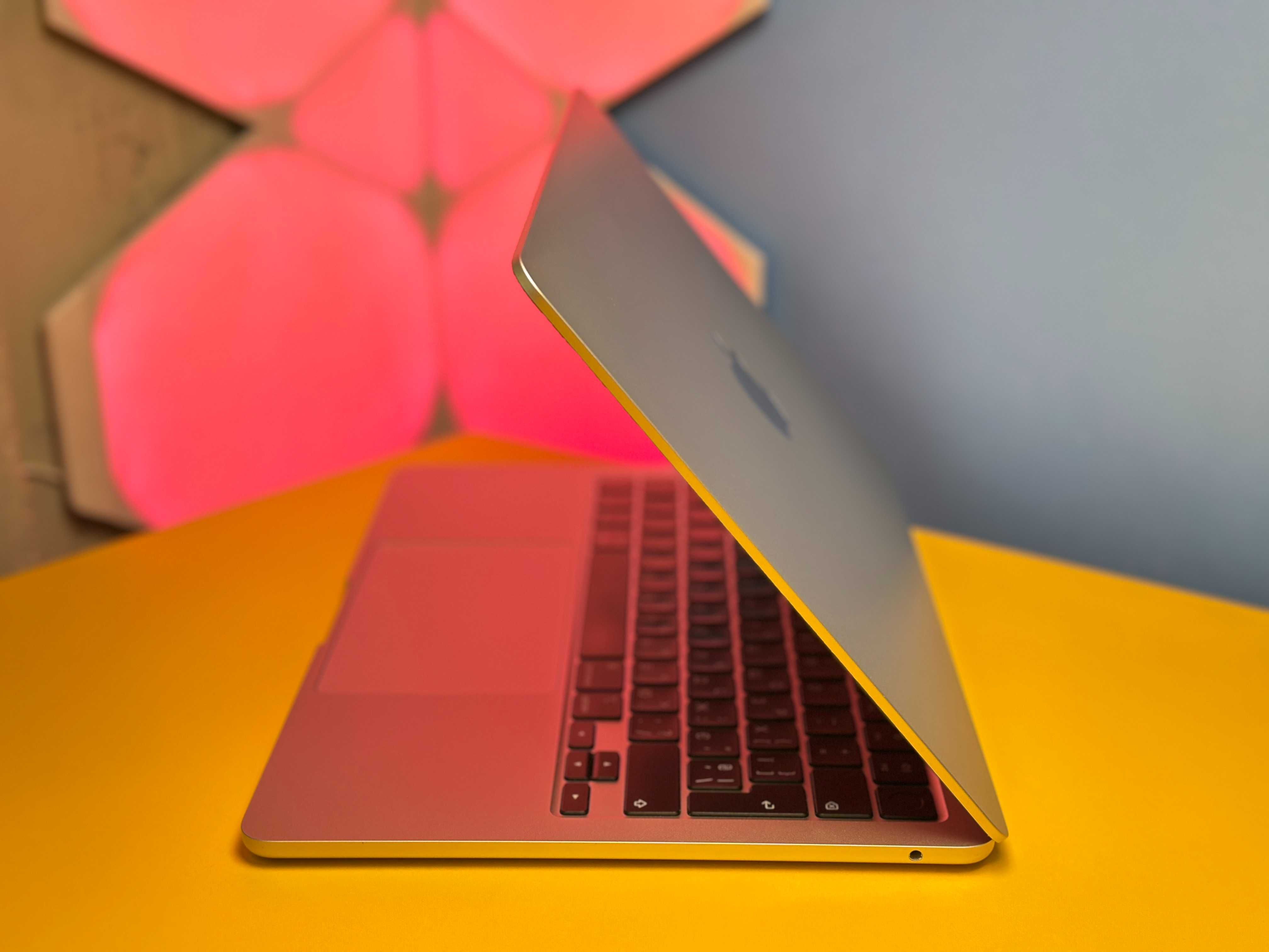 Ноутбук Apple MacBook Air 13" M2 Silver MLXY3 (132422) Б/У З ГАРАНТІЄЮ