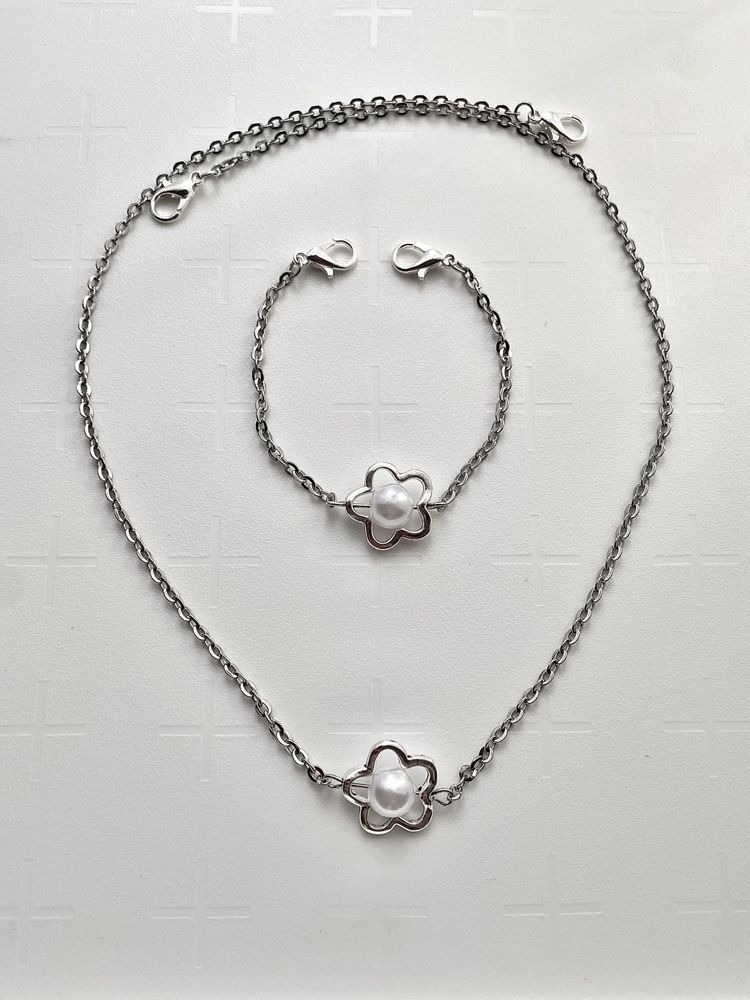 Perłowo-srebrny zestaw biżuterii z koralików handmade kwiatki