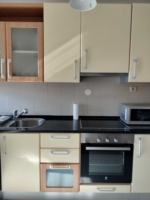 Cozinha completa com electrodomésticos - Móveis modernos