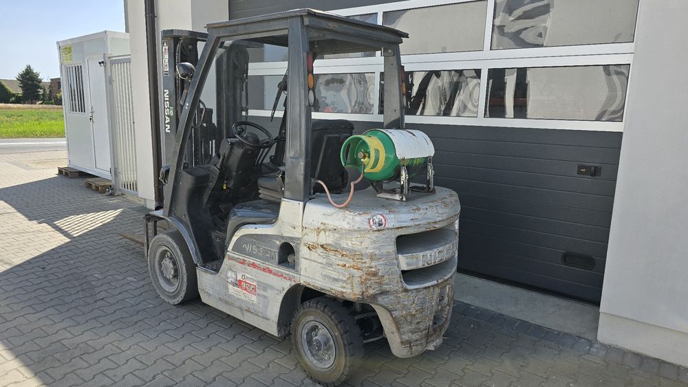 Wózek widłowy NISSAN 2,5 tony triplex przesuw , wolny skok ,udt