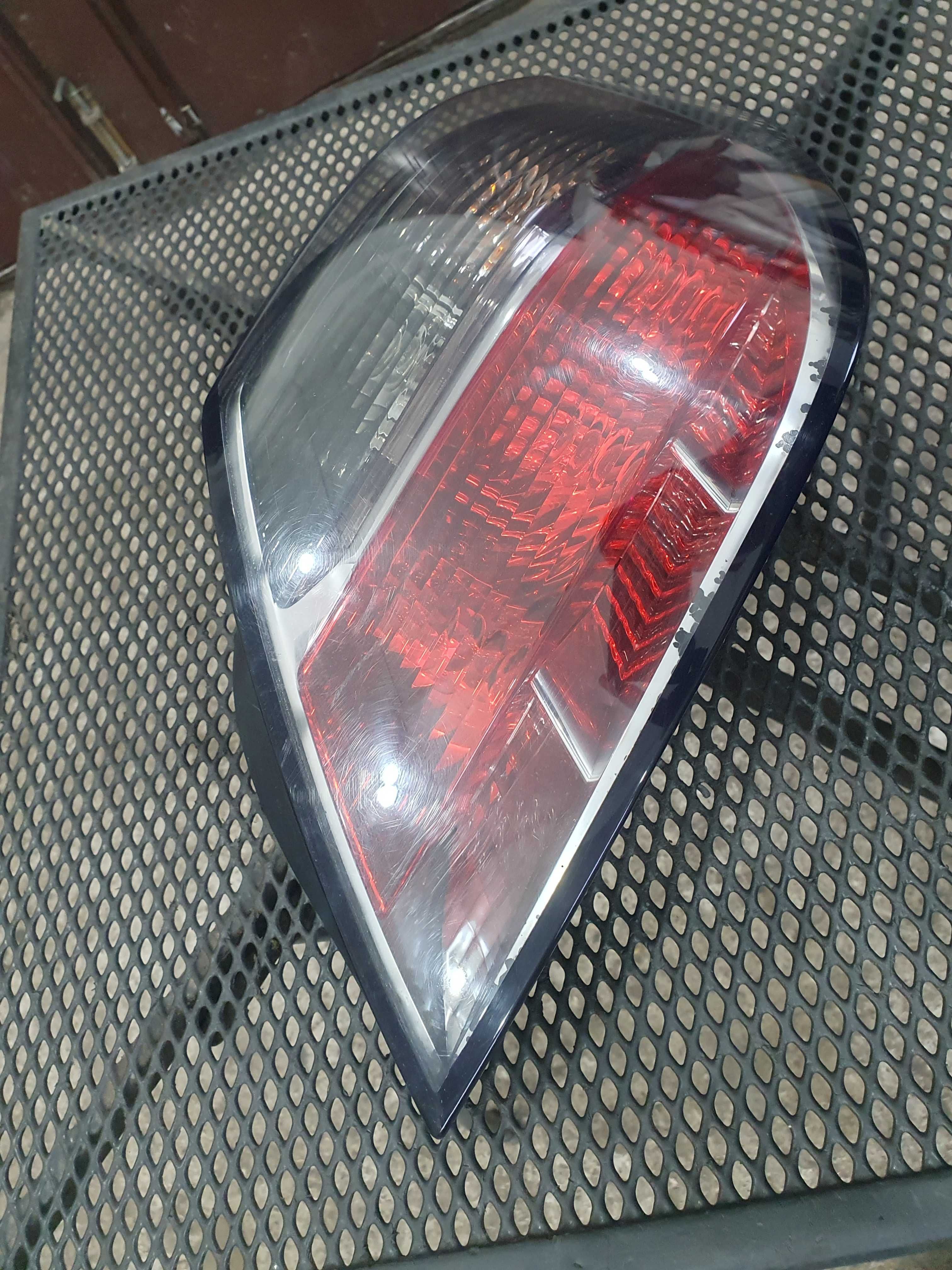 Lampa tylna tył prawa Opel Astra 3 H III GTC europejska 3 drzwi lift