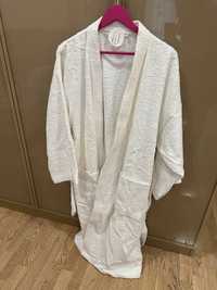 Білі халати розмір L, без упаковки ціна за 4 штуки