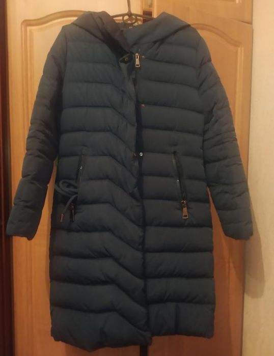 Зимняя куртка с большим капюшоном