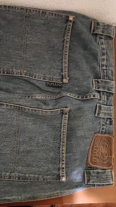 Calças da marca Omni