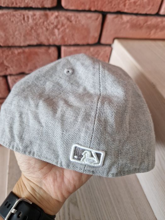 Szara czapka New Era 7 3/8 obwod 58.7 cm