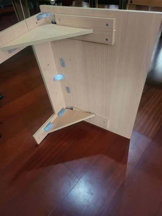 Mesa de madeira para fixação em parede. Excelente