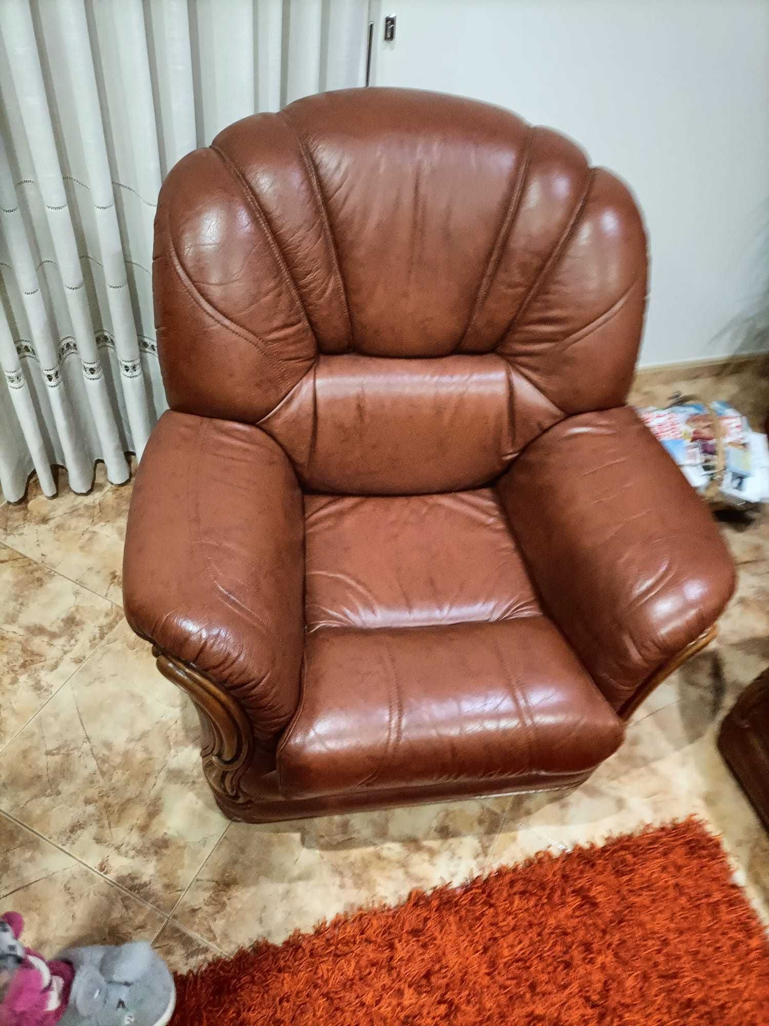 Conjunto de sofás e mesa de centro