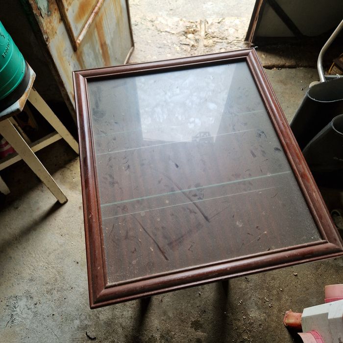 Vitrine antiga de madeira