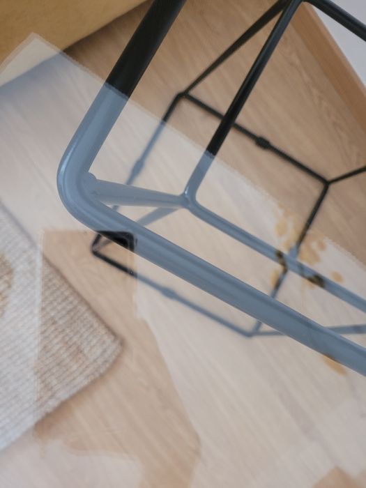 Mesa de Vidro - pés metal preto