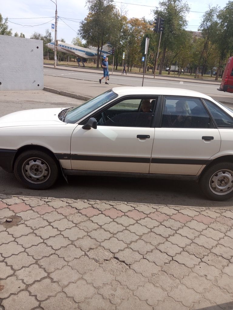 Продаю Audi80 живе авто
