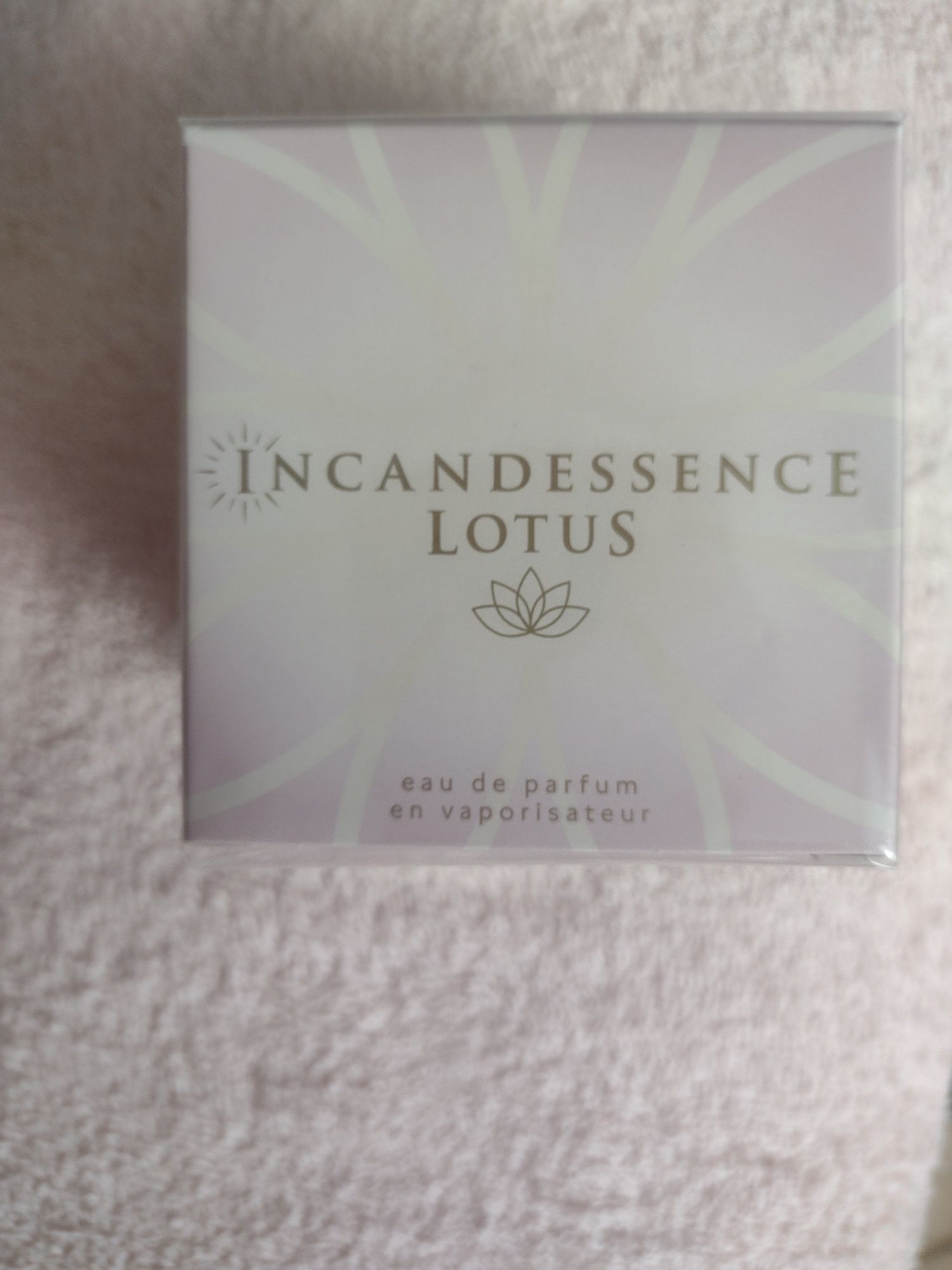 Woda perfumowana "Incandessence Lotus" Avon