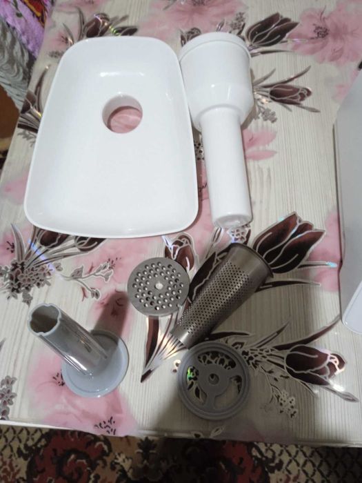 Электро  мясорубка  BOSCH   с  соковыжималкой