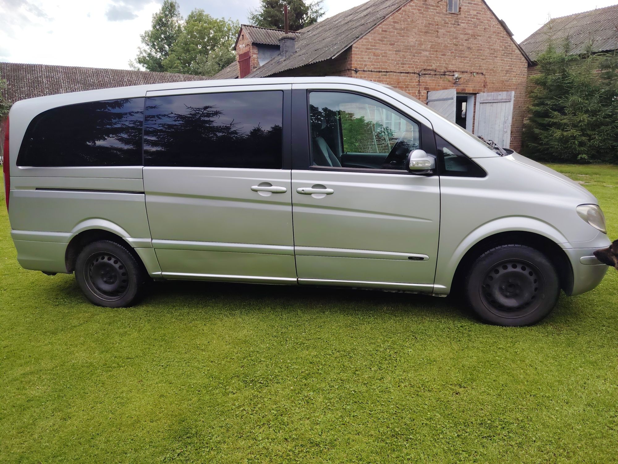Viano 2,2  150km 2004 6 osób i stolik 425k