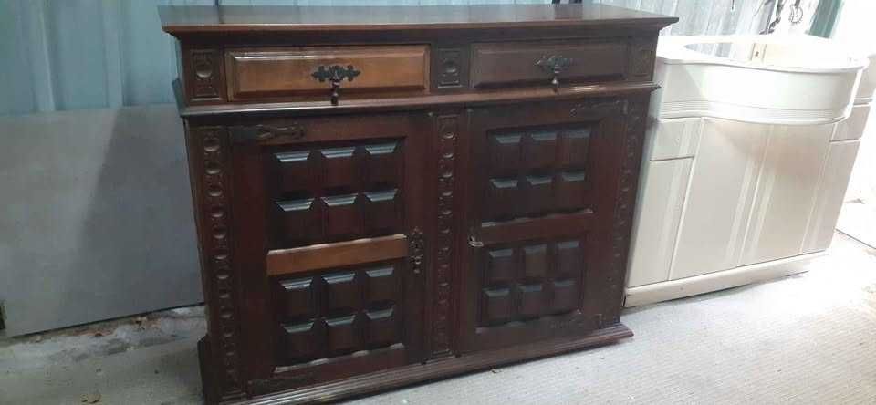 Antigo móvel em mogno.