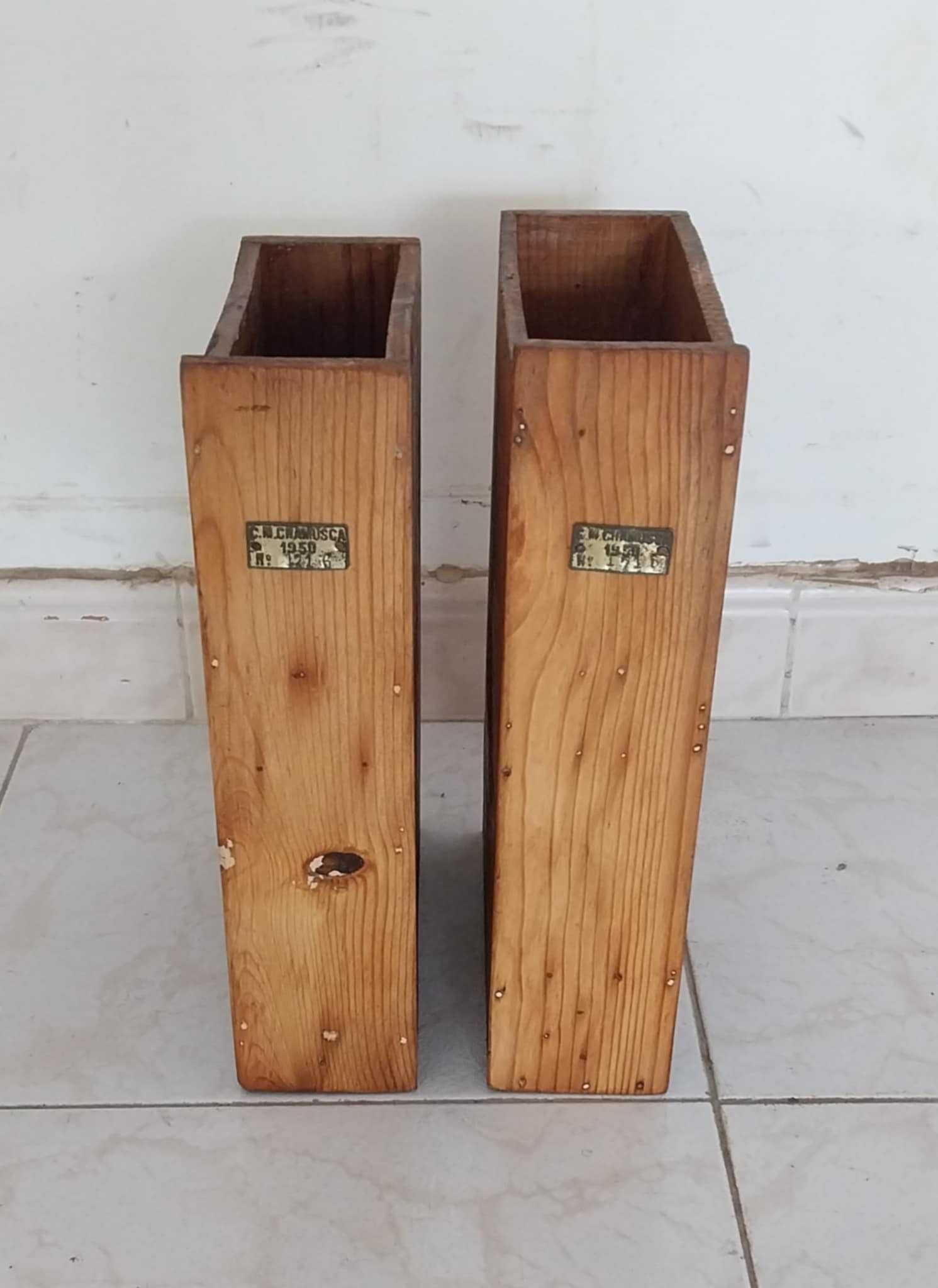 Original e ANTIGO PAR de Caixas para Pecas em Armazém. "RESTAURADAS"