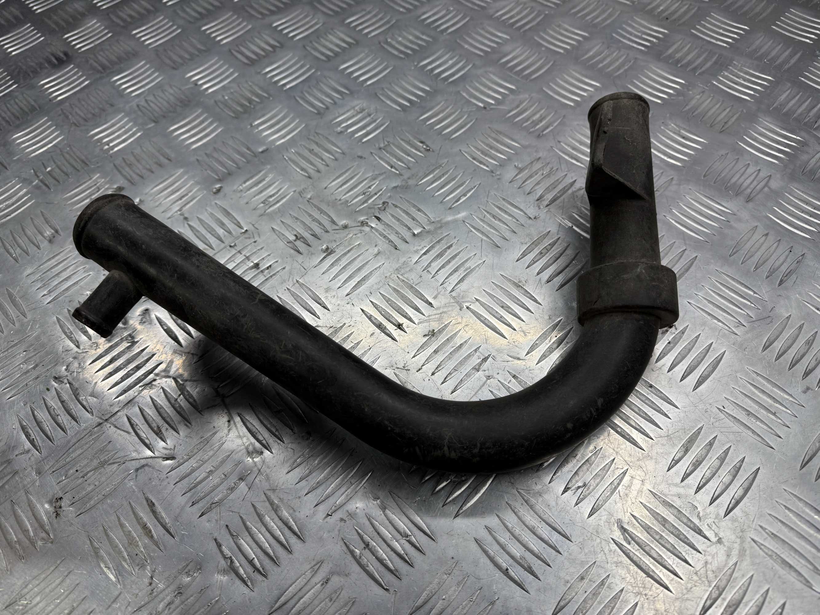 Патрубок охлаждения OPEL VECTRA A Opel Kadett E 90264580