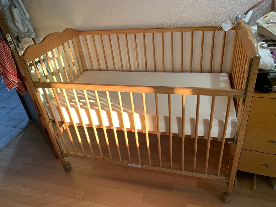 Berço de madeira + colchão